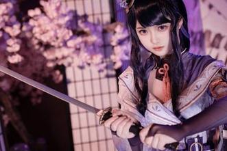 白莉爱吃巧克力的泳衣照，这也太好看了吧？免费的也太实惠了吧！