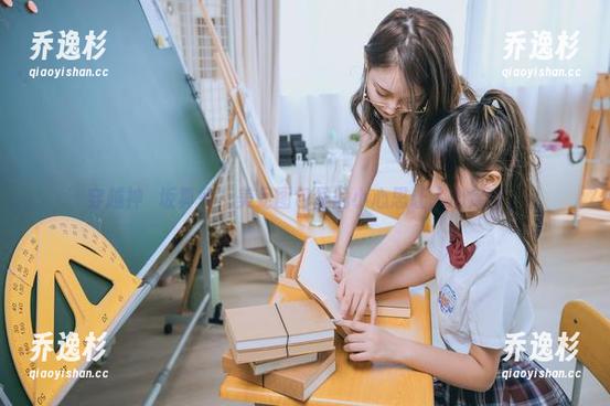 神楽坂真冬 穿越神楽坂真冬,美足图包里的小心思让人心痒痒。