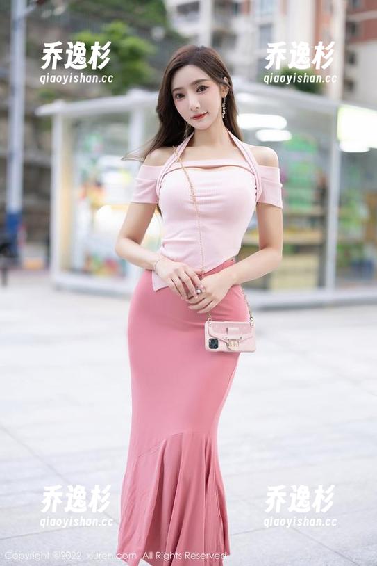 秀人网 - 小芭乐的海边写真集：看吧，沙滩和我都在撒娇