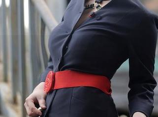 秀人网 – 谁能抗拒小魔女奈奈的水手服？图包里完全无底线的诱惑。