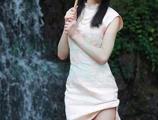 秀人网 – 幼幼幻化成温柔的气泡，无圣光透出柔和的图片光感。