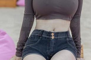 秀人网 – 恩一旅拍写真,可能是你见过的最不正经的图库