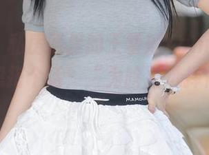 秀人网 – 私房照里的王馨瑶Yanni，让人忍不住想搭个话：“为啥要选择修女呢？”