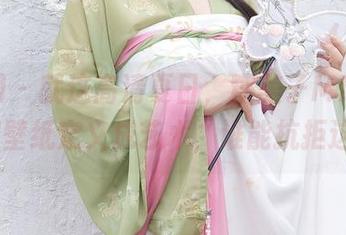 秀人网 – 就这高清夏日，糯美子MINIbabe把壁纸定义成艺术，谁能抗拒这个？