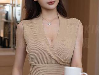 秀人网 – 这制服真强啊!芭比KIKI的原图直接刷新了我的三观