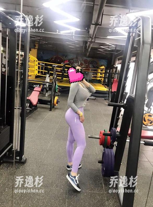 微密圈 - 私拍随笔，紫色哒豚豚和她的吊带白丝美图，你我懂得都懂！