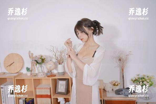 微密圈 - 羊小雪juvia的作品集，蓝色比基尼高喊‘快来下载！’