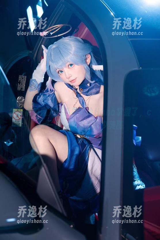牛仔裤的魔力似乎被花铃Hana掌握了，cos一套，肯定不能少美图