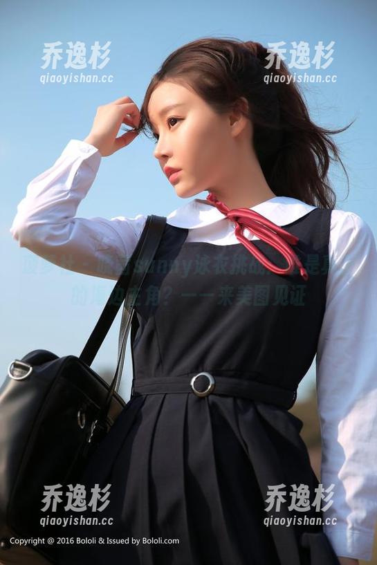 菠萝社 - 晓茜sunny泳衣挑战：谁是真正的海边主角？——来美图见证