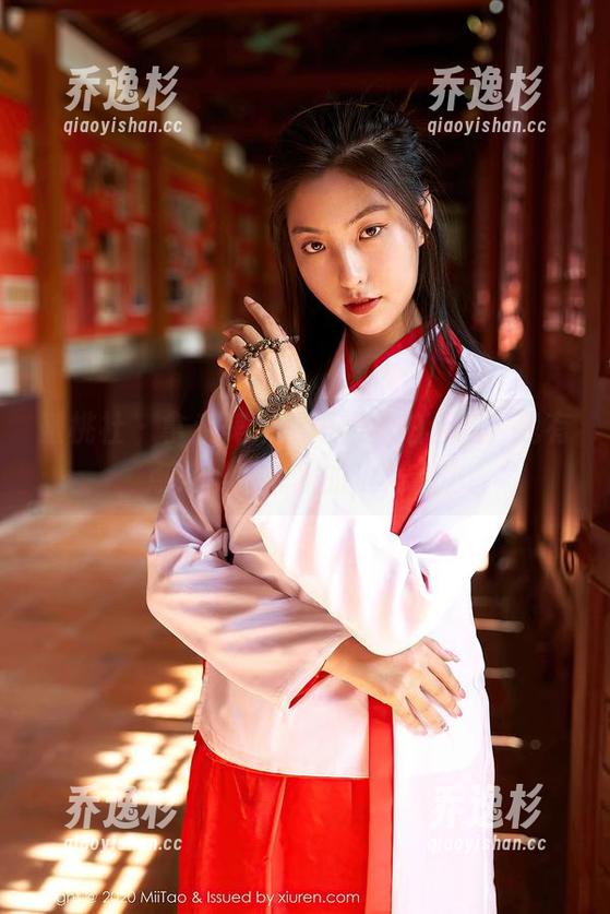 蜜桃社 - 拿走美绪的短裙私拍合集，我有点儿难以想象的边角料…