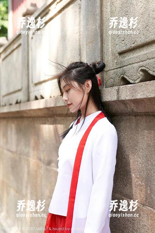 蜜桃社 - 黑白全集：雪梨sherry的作品，似乎在完全解构我对美的定义。