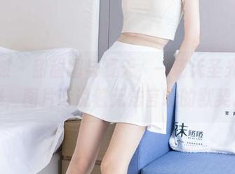 袜啵啵 – 甜甜圈与夏天,一场无圣光的美好,图片诉说着无法言喻的默契。