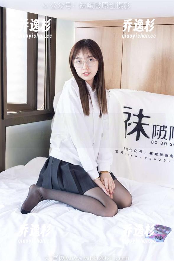 袜啵啵 - 我就想问，更新的甜甜圈厚白丝大腿袜写真，究竟会让人咋舌吗？