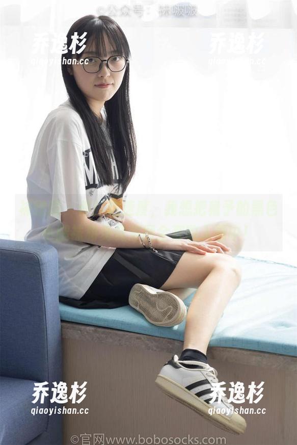 袜啵啵 - 停！这速度，我想把稚予的黑色小腿袜和免费美图全都收入囊中！