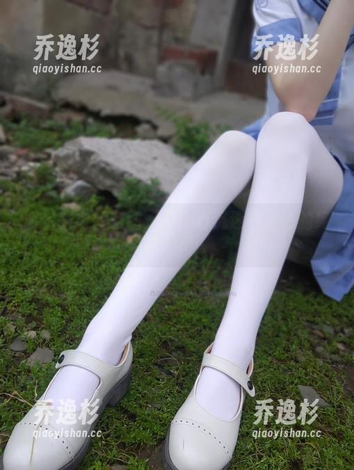 西尔酱 西尔酱白丝套图:不小心沉迷在白色的绚丽里