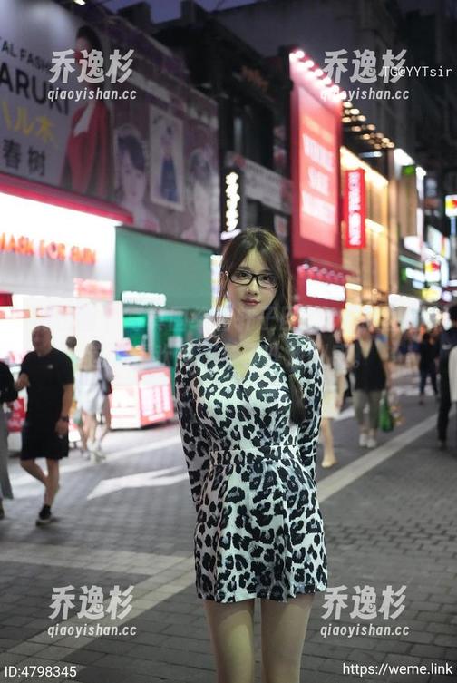 微密圈 - 写真围绕着轩子巨2兔，原图让这“喜欢吗”多了些戏剧感。