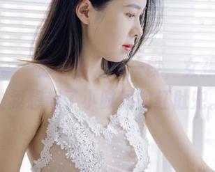 轰趴猫 – “苏小暖”这一段，女孩的样子让我想起了小时候的红肚兜。