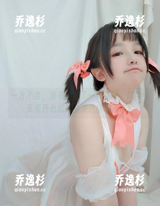 阿半今天很开心 一言不合,泳衣变成了一种态度,阿半今天很开心就这么发出挑战邀请。