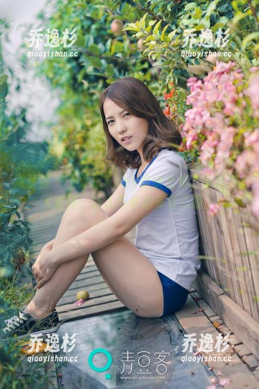 青豆客 - 王乔恩Abby欢快出镜，免费的JK套图，让人不小心多看几眼。