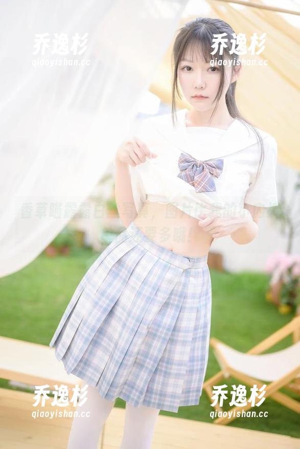 香草喵露露白丝写真，图片比我的小内裤单品还要多哦！